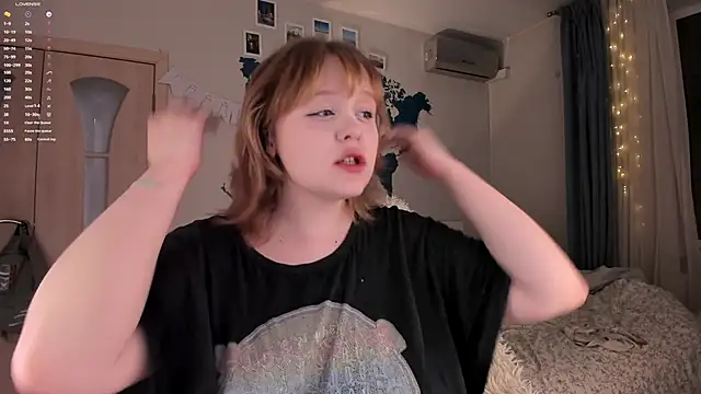 Snapshot of LisaLaas chatting on December 7, 5:53 pm LisaLaas online show from December 7, 5:53 pm