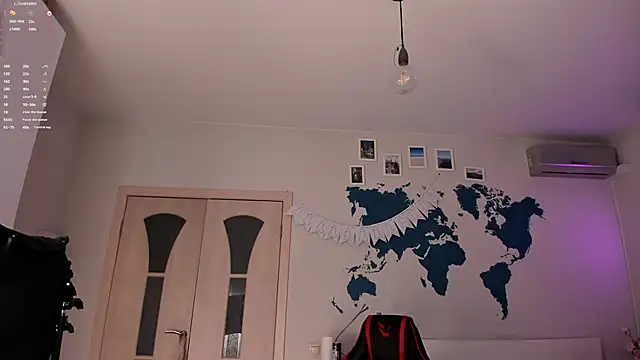 Snapshot of LisaLaas chatting on December 13, 1:44 pm LisaLaas online show from December 13, 1:44 pm