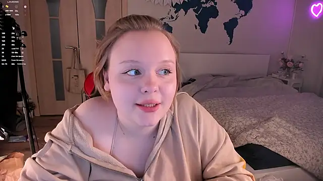 Snapshot of LisaLaas chatting on December 14, 4:20 pm LisaLaas online show from December 14, 4:20 pm