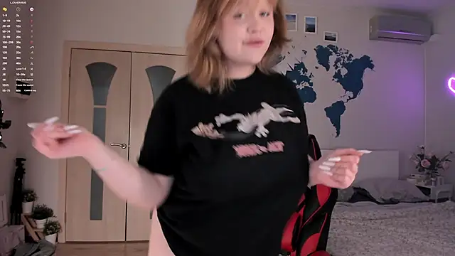 Snapshot of LisaLaas chatting on December 21, 3:31 pm LisaLaas online show from December 21, 3:31 pm