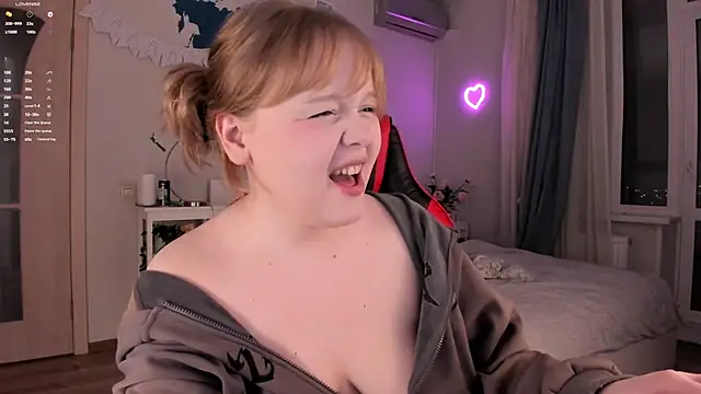 Snapshot of LisaLaas chatting on December 22, 9:42 pm LisaLaas online show from December 22, 9:42 pm