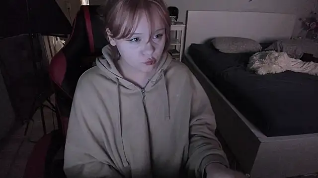 Snapshot of LisaLaas chatting on February 13, 8:24 pm LisaLaas online show from February 13, 8:24 pm