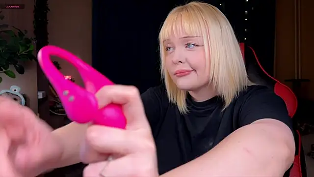 Snapshot of LisaLaas chatting on October 12, 8:52 pm LisaLaas online show from October 12, 8:52 pm