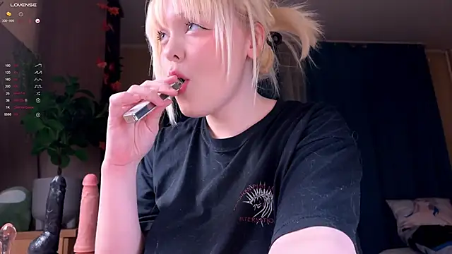 Snapshot of LisaLaas chatting on December 13, 10:04 pm LisaLaas online show from December 13, 10:04 pm