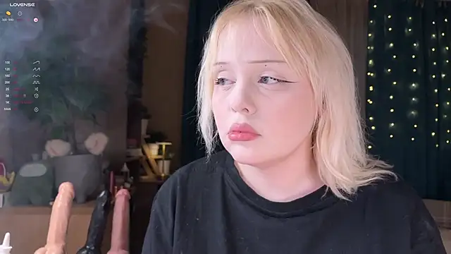 Snapshot of LisaLaas chatting on January 13, 1:49 pm LisaLaas online show from January 13, 1:49 pm