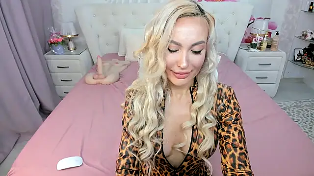 HottieSweetBritney online show from April 17, 8:45 pm