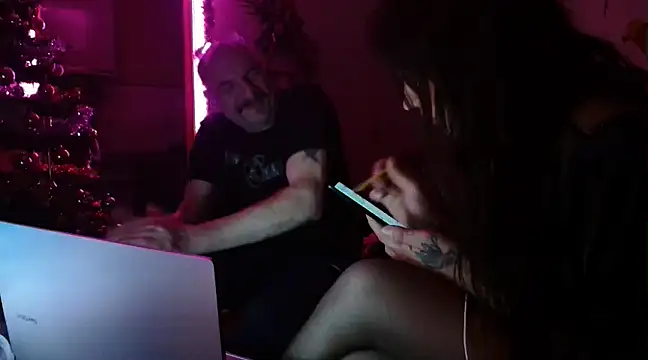 Snapshot of TransandBoy chatting on December 25, 4:33 am TransandBoy online show from December 25, 4:33 am