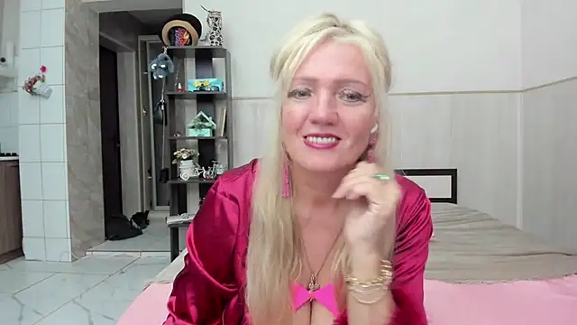 TrueFoxyyy online show from October 11, 2:15 pm