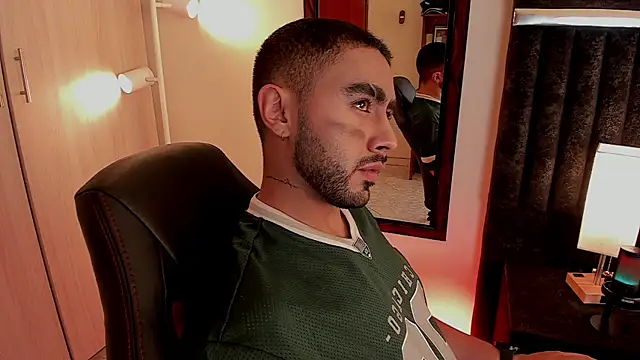 ItsMeEros online show from October 26, 9:10 pm