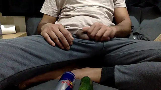 Snapshot of CoolBiDude chatting on May 2, 6:35 pm CoolBiDude online show from May 2, 6:35 pm