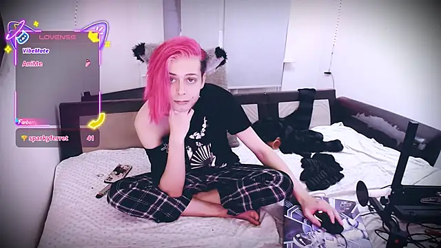 Littlepinkcat online show from December 21, 4:08 am