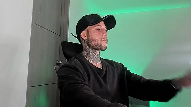  jamesleandros1 online show from May 24, 1:32 am