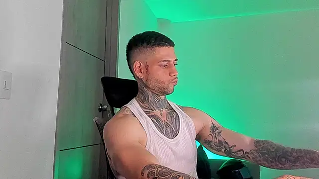  jamesleandros1 online show from May 28, 1:47 am