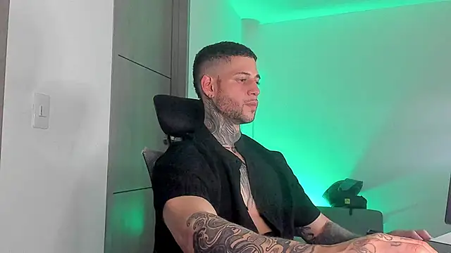  jamesleandros1 online show from May 31, 3:58 am
