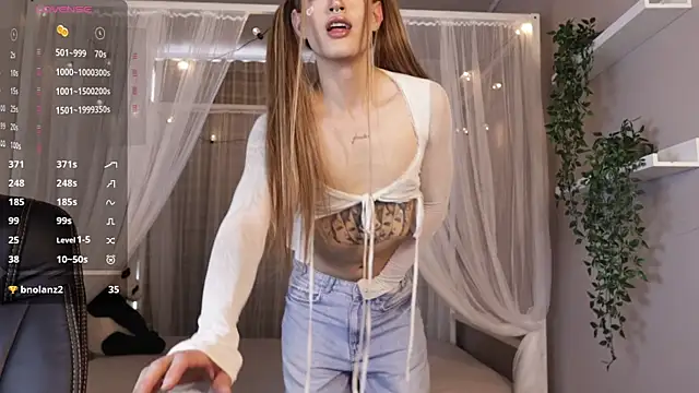 julesbennet online show from May 18, 8:58 pm