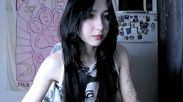 Snapshot of Holy420lolii chatting on April 11, 2:32 pm Holy420lolii online show from April 11, 2:32 pm