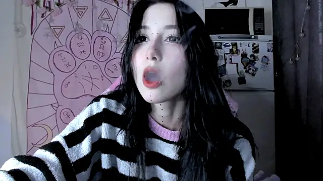 Snapshot of Holy420lolii chatting on April 25, 2:36 pm Holy420lolii online show from April 25, 2:36 pm