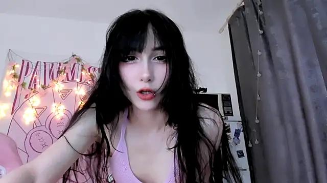 Snapshot of Holy420lolii chatting on May 26, 4:47 pm Holy420lolii online show from May 26, 4:47 pm