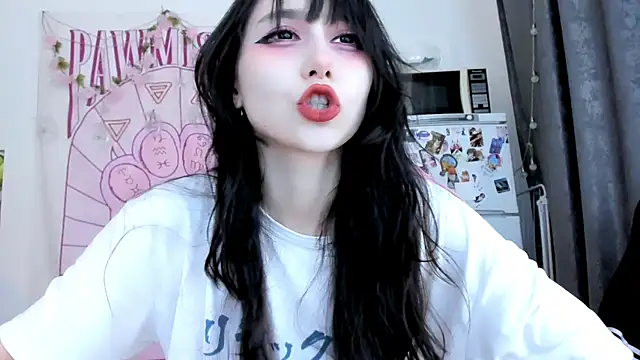 Snapshot of Holy420lolii chatting on May 28, 6:16 pm Holy420lolii online show from May 28, 6:16 pm