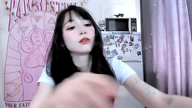 Snapshot of Holy420lolii chatting on June 12, 1:10 pm Holy420lolii online show from June 12, 1:10 pm