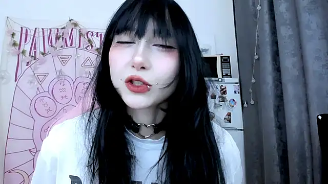 Snapshot of Holy420lolii chatting on June 14, 5:15 pm Holy420lolii online show from June 14, 5:15 pm