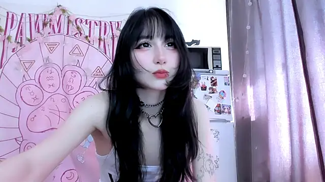 Snapshot of Holy420lolii chatting on June 19, 1:59 pm Holy420lolii online show from June 19, 1:59 pm