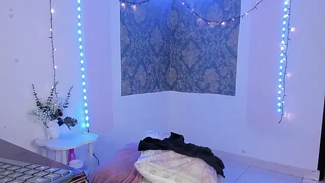 Eva Lee  online show from March 29, 9:31 am