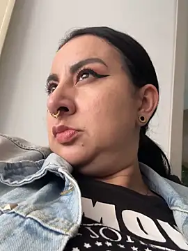 Abril Luv online show from February 11, 1:27 pm