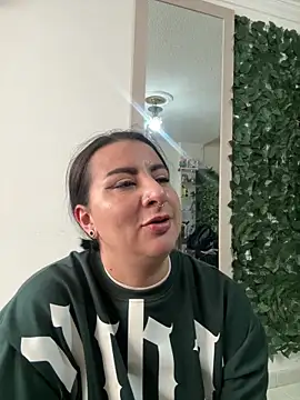 Abril Luv online show from April 16, 1:23 pm