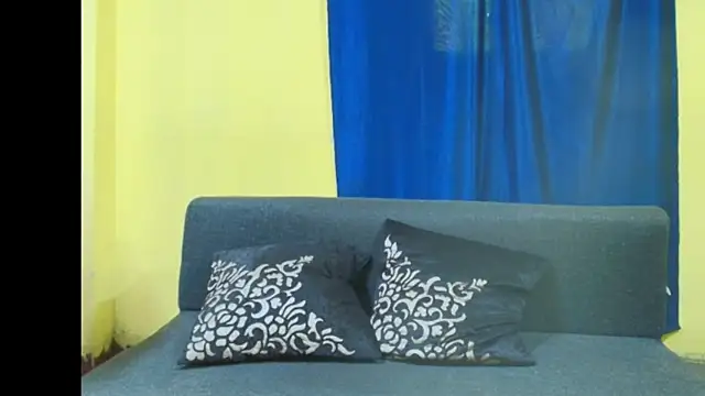 Snapshot of Cute_boy2000 chatting on November 18, 5:45 am Cute boy2000 online show from November 18, 5:45 am