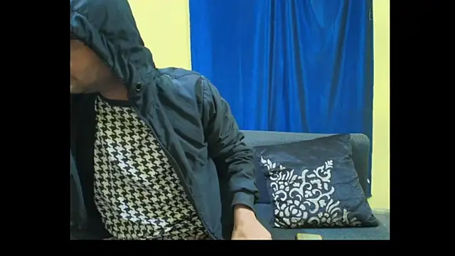 Snapshot of Cute_boy2000 chatting on November 25, 12:32 am Cute boy2000 online show from November 25, 12:32 am