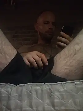 Snapshot of Adamvarga0318 chatting on September 8, 8:41 pm Adamvarga0318 online show from September 8, 8:41 pm