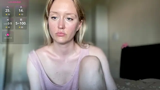 Snapshot of iilovetomatoes chatting on September 20, 1:45 pm iilovetomatoes online show from September 20, 1:45 pm