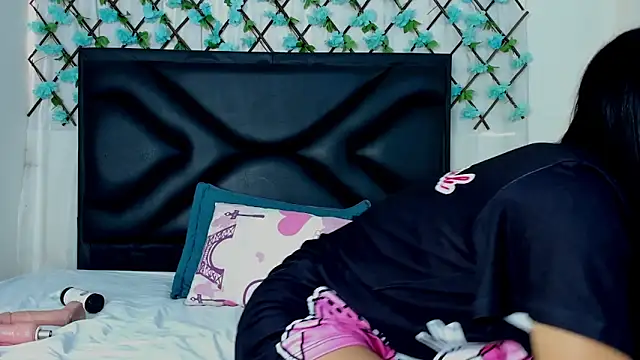 Snapshot of EmmaWilliamss chatting on January 17, 3:11 pm EmmaWilliamss online show from January 17, 3:11 pm