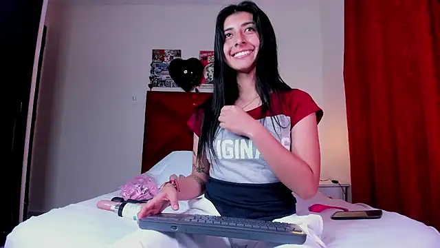 Snapshot of EmmaWilliamss chatting on February 20, 5:07 pm EmmaWilliamss online show from February 20, 5:07 pm