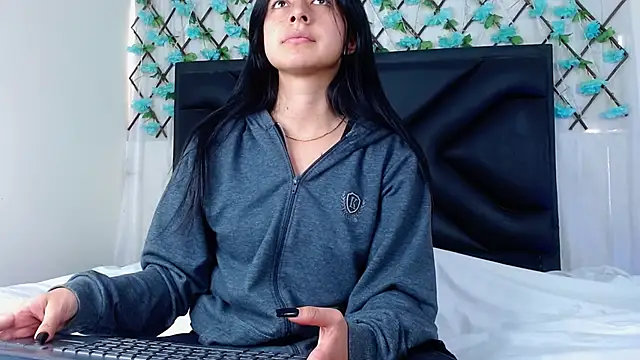 Snapshot of EmmaWilliamss chatting on September 30, 4:12 pm EmmaWilliamss online show from September 30, 4:12 pm