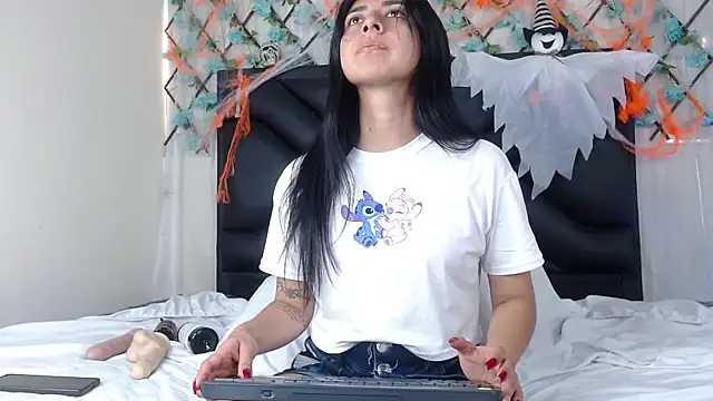 Snapshot of EmmaWilliamss chatting on October 22, 3:23 pm EmmaWilliamss online show from October 22, 3:23 pm