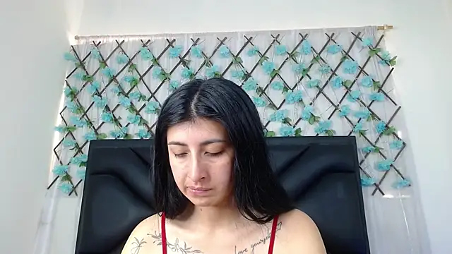 Snapshot of EmmaWilliamss chatting on November 12, 3:34 pm EmmaWilliamss online show from November 12, 3:34 pm