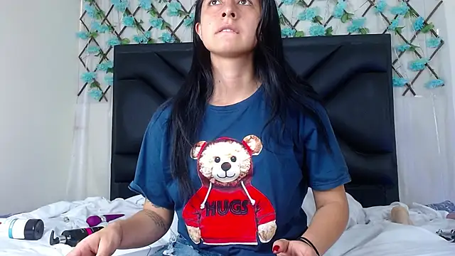 Snapshot of EmmaWilliamss chatting on November 19, 7:58 pm EmmaWilliamss online show from November 19, 7:58 pm