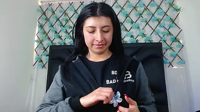 Snapshot of EmmaWilliamss chatting on November 20, 4:51 pm EmmaWilliamss online show from November 20, 4:51 pm