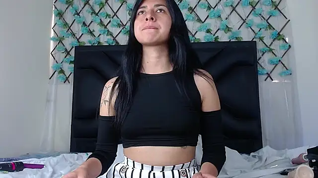 Snapshot of EmmaWilliamss chatting on November 23, 5:13 pm EmmaWilliamss online show from November 23, 5:13 pm