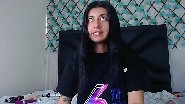 Snapshot of EmmaWilliamss chatting on November 26, 3:24 pm EmmaWilliamss online show from November 26, 3:24 pm