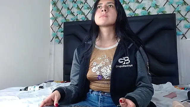 Snapshot of EmmaWilliamss chatting on November 27, 3:14 pm EmmaWilliamss online show from November 27, 3:14 pm