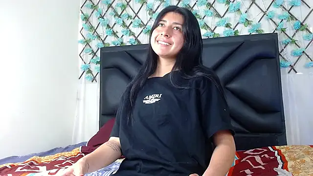 Snapshot of EmmaWilliamss chatting on December 4, 3:32 pm EmmaWilliamss online show from December 4, 3:32 pm