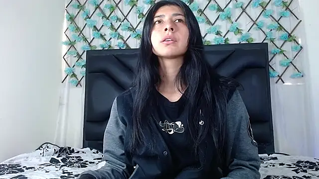 Snapshot of EmmaWilliamss chatting on December 20, 4:14 pm EmmaWilliamss online show from December 20, 4:14 pm