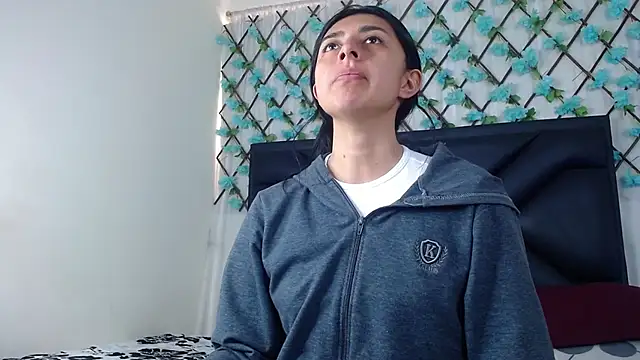 Snapshot of EmmaWilliamss chatting on January 10, 3:47 pm EmmaWilliamss online show from January 10, 3:47 pm