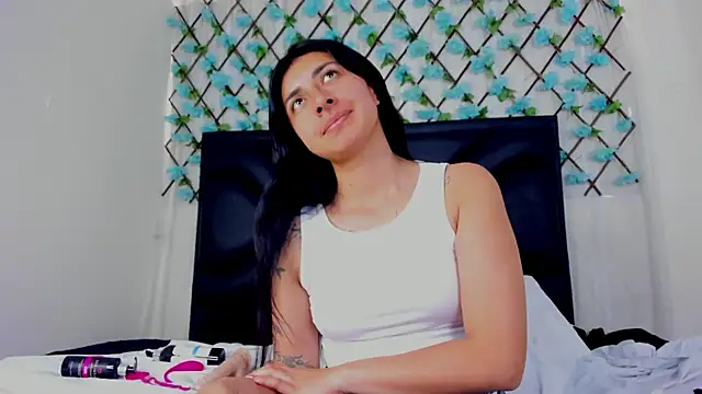EmmaWilliamss online show from May 12, 2:14 pm