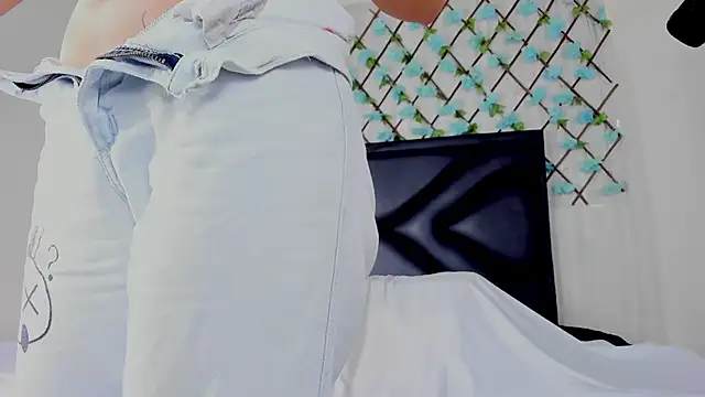 EmmaWilliamss online show from May 25, 2:01 pm