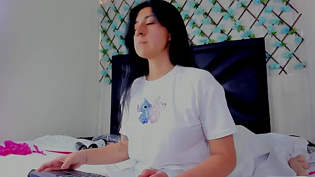 EmmaWilliamss online show from May 26, 2:35 pm