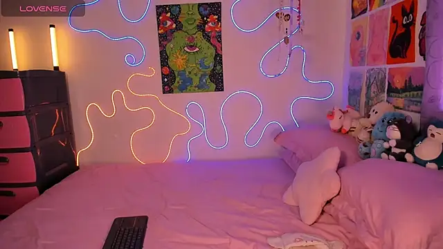 Cinnamon Meow online show from March 13, 1:29 pm